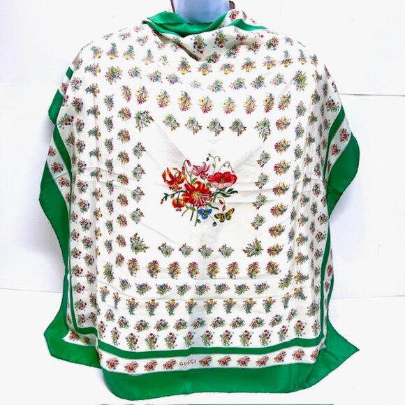 Vgt GUCCI Flora !00% Silk Scarf  34"x34"  White Green Red Floral Logo Print (45 - Picture 4 of 10